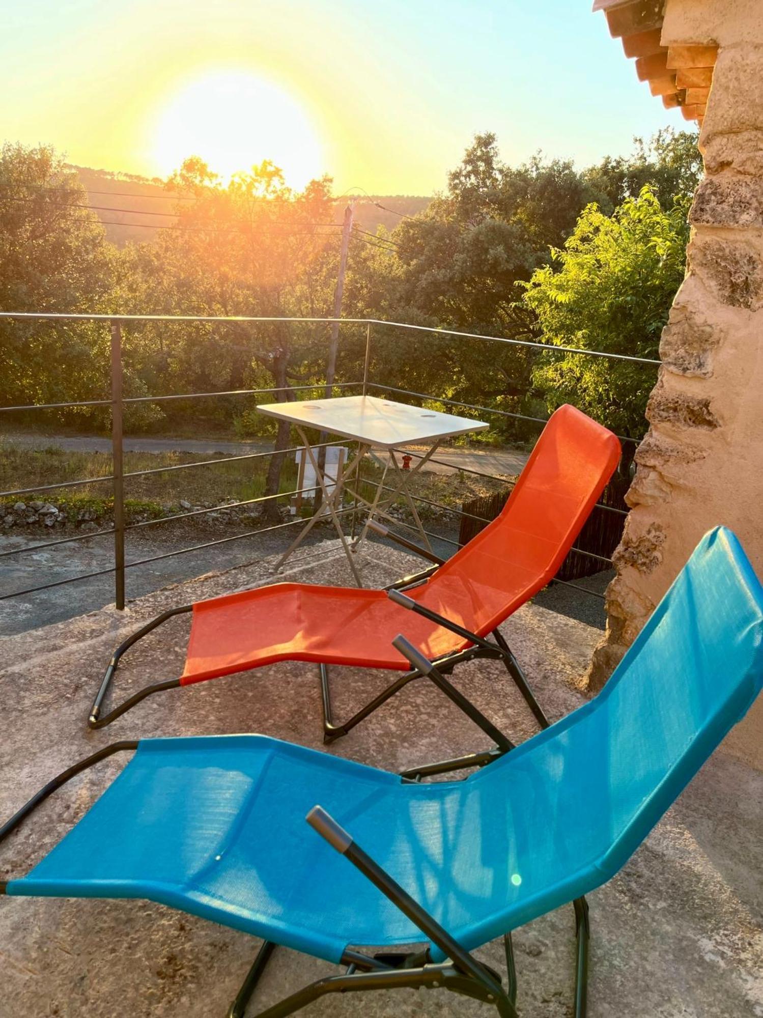 La Parenthese Du Var - Gite Avec Grande Terrasse Vue Sur Piscine Saint-Antonin-du-Var Kültér fotó